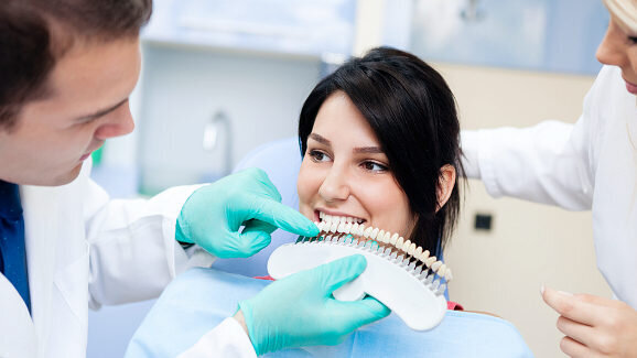 Zahnmediziner gibt Tipps zum Bleaching im Praxisalltag