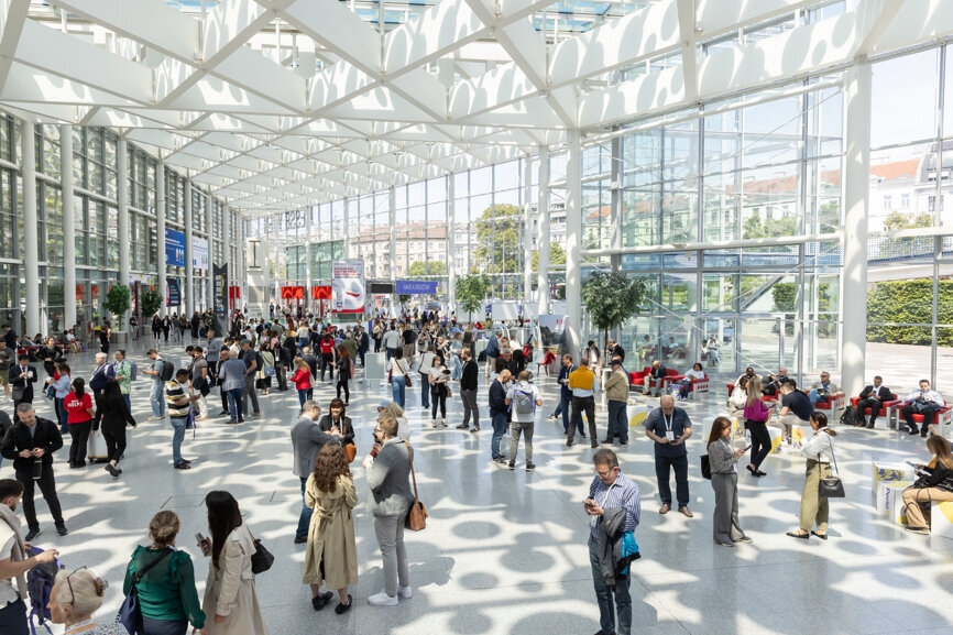 More than 10,000 oral health professionals from across the globe gathered for EuroPerio11. (Image: EFP)