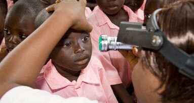 Les médecins-dentistes de la SSO et la Croix-Rouge suisse lancent un appel aux dons d’or dentaire et de bijoux