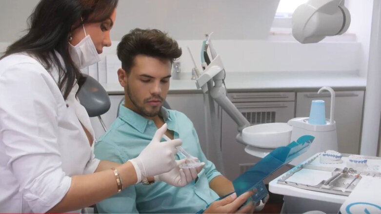 Enlighten Smiles: Starke Zahnaufhellung bei minimalinvasiver Behandlung