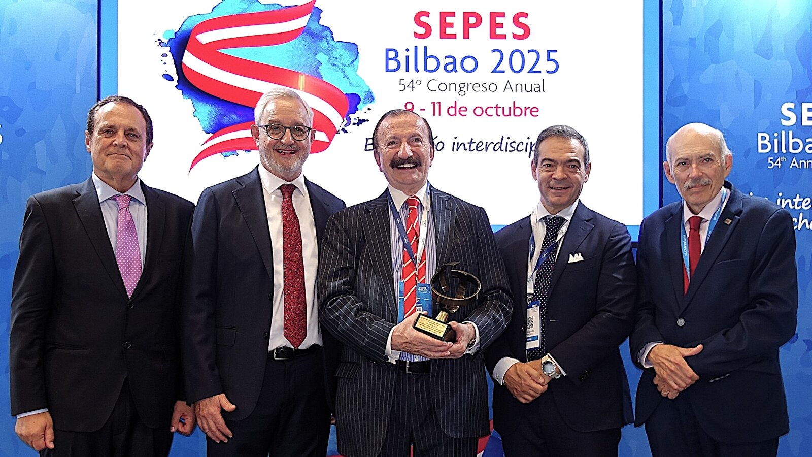 Premio a la extraordinaria trayectoria del Dr. Jaime A. Gil Lozano