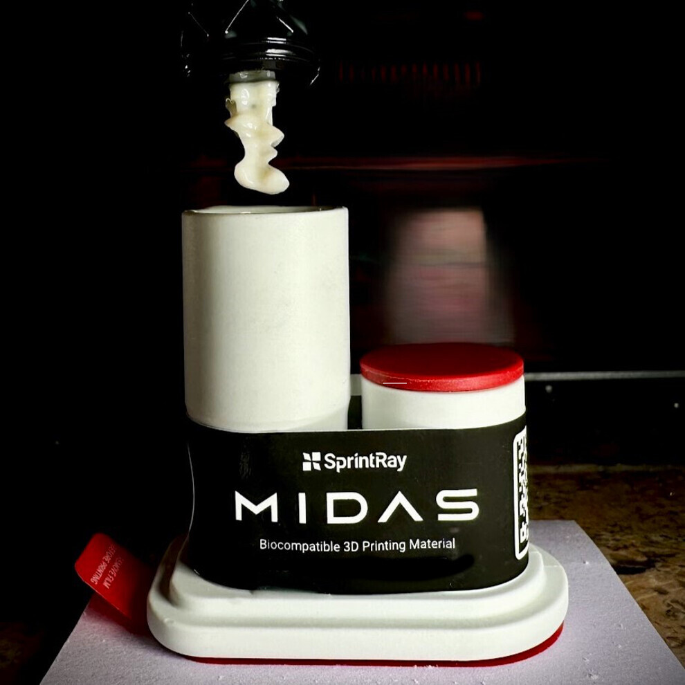 Fig. 12: 3D-printed inlay on the build platform after printing on Midas.