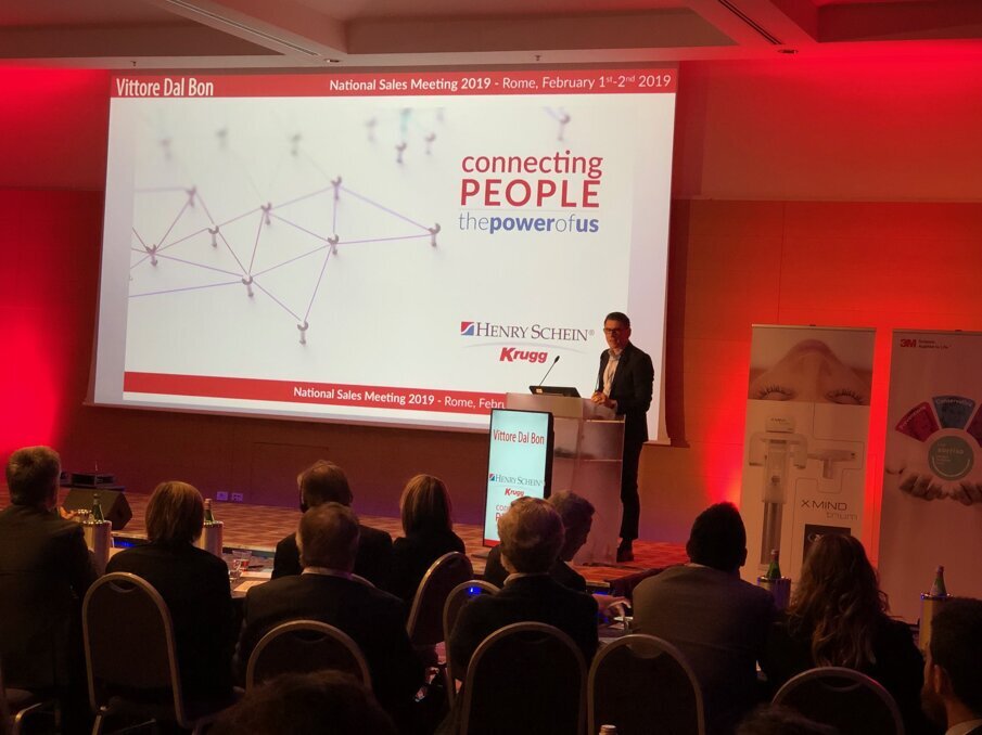 Vittore Dal Bon, Direttore vendite Italia.