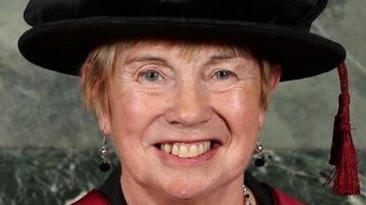 Janet Goodwin receives honorary fellowship from FGDP (UK)