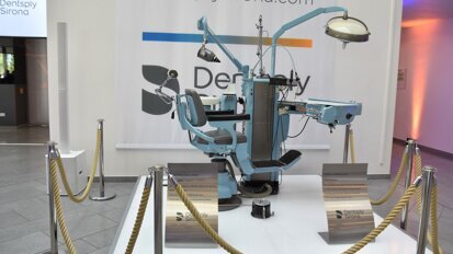 Unit “Sirona” by Siemens from 1956 (Photograph: Oemus Media AG) 1. Unit “Sirona” by Siemens from 1956.