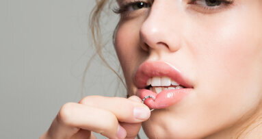 Tra storia e mito, tatuaggio e piercing eleganti