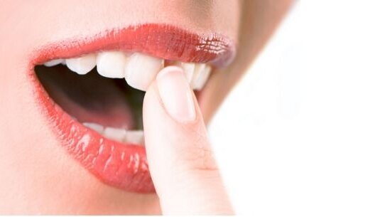 Wrażliwe zęby też mogą być białe