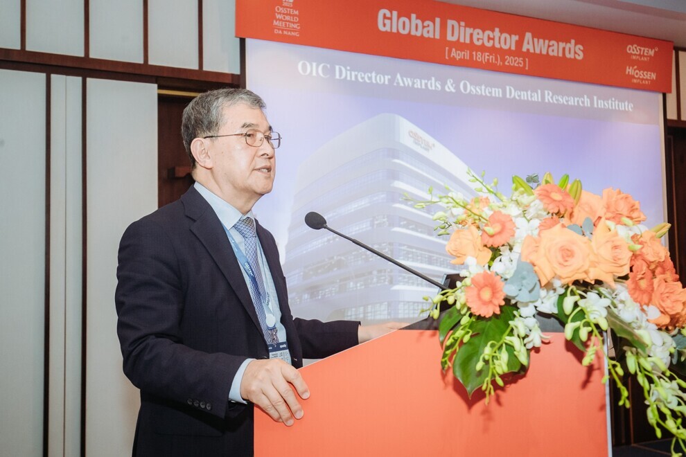 Dr Cho In-Ho, director of Osstem Implant’s dental research institute, delivered a keynote speech at the Osstem Global Director Awards in Da Nang in Vietnam during the  2025 Osstem World Meeting, which served as a global education and networking platform for dental professionals.