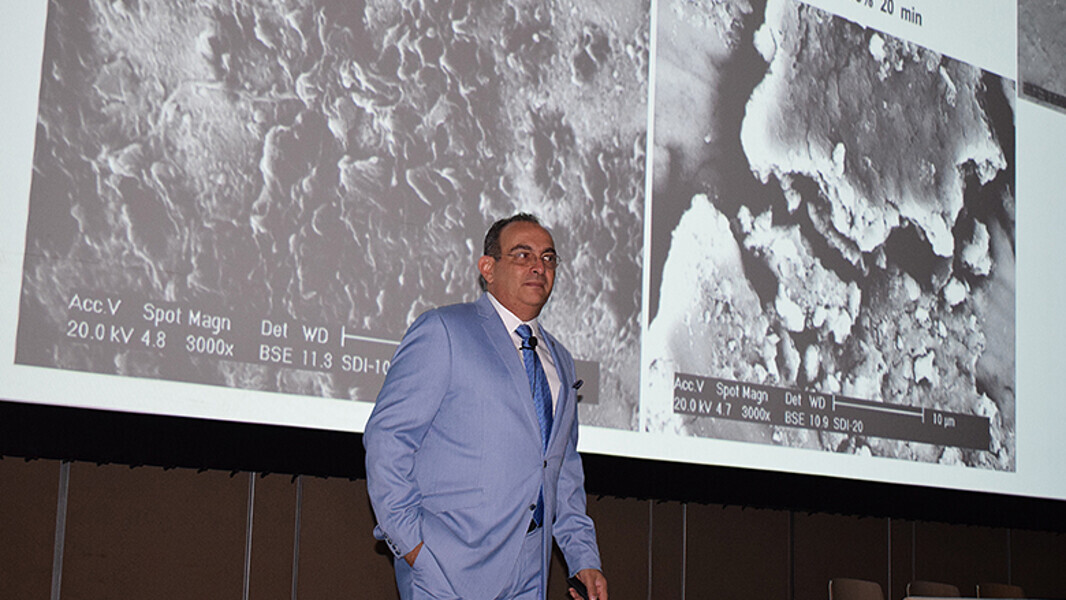 Otro momento de la ponencia del Dr. Jadad.