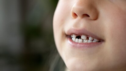 Deciduous teeth enamel as a biological archive of life's earliest chapters