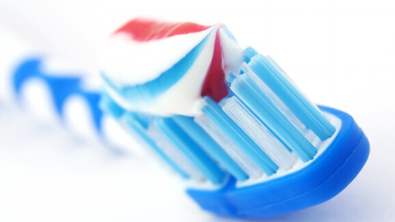Auch günstige Zahncremes sind gut