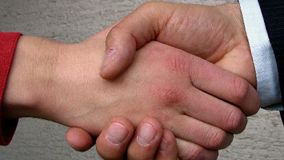 Heraeus vende la sua divisione commerciale dentale a un’azienda chimica