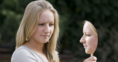 Neues Lächeln macht nicht unbedingt glücklicher