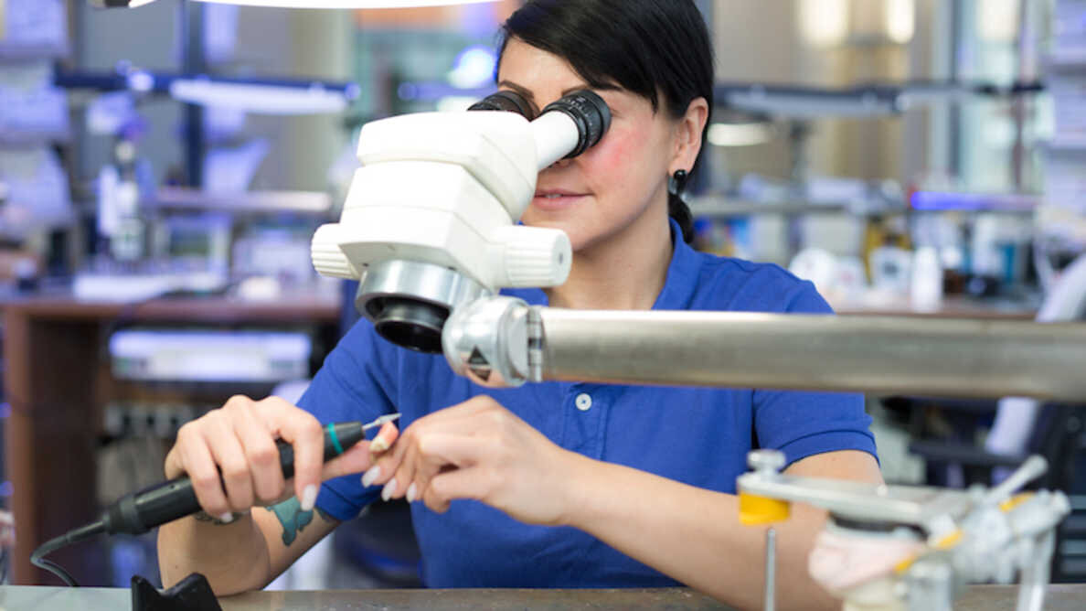 Endokorony: przegląd wskaźników sukcesu i przeżywalności