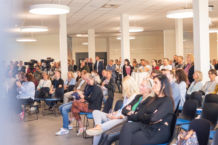 Dentists and dental technicians were invited to the event.