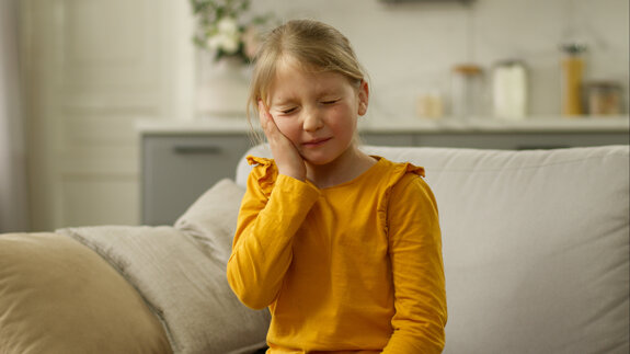 Nearly 5000 Kiwi children waiting in pain as dental system strains