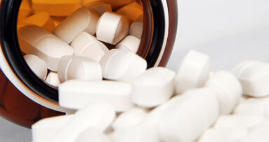 Evidence insufficient to recommend antibiotics for joint replacement patients who undergo dental procedures