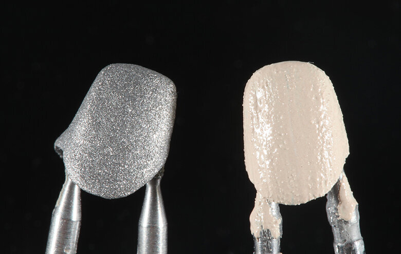 Fig. 6. Sobre las estructuras de aleación no preciosa confeccionadas por CAD/CAM se aplicó el amortiguador de CET VITA NP BOND entre la cerámica y la aleación metálica.