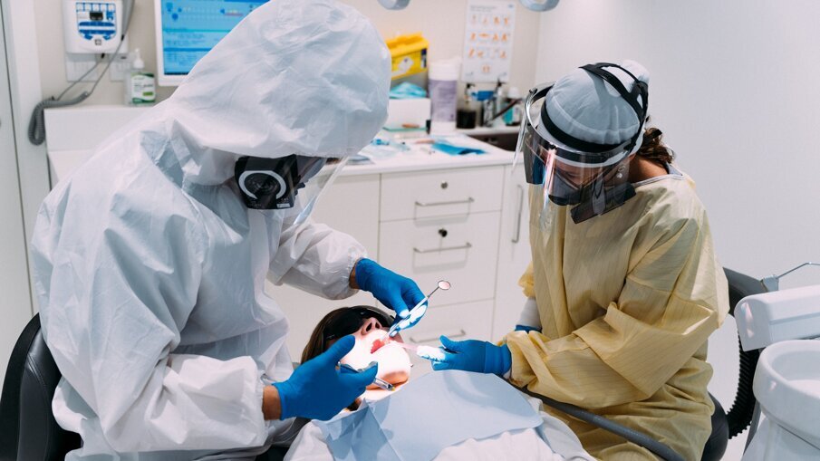 Maida Smiles especializados em estética facial e cosmética, sendo um dentista de implante e ortodontista líder, oferecendo uma ampla gama de serviços adicionais, incluindo reformas completas de sorriso, facetas, clareamento dental, pediatria, cirurgia oral e odontologia geral.