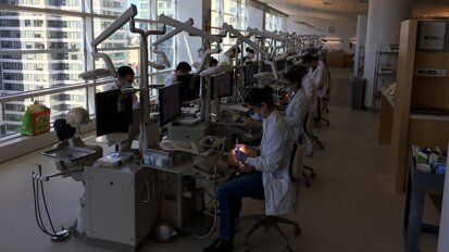 New mirror trainer may improve dentists’ motor skills, study suggests New mirror trainer may improve dentists’ motor skills, study suggests