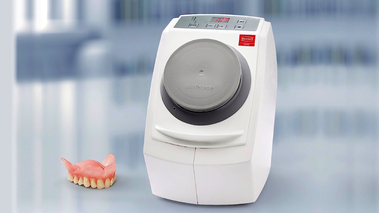 Limpieza de prótesis en el consultorio