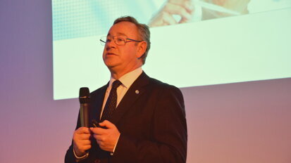 Prof. Mariano Sanz, the President of the Osteology Foundation, opened the event with a short introduction to the organisation. (Photograph: Franziska Beier, DTI)