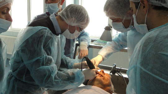 Grande successo per l’innovativa formula del “Corso pratico di Implantologia”