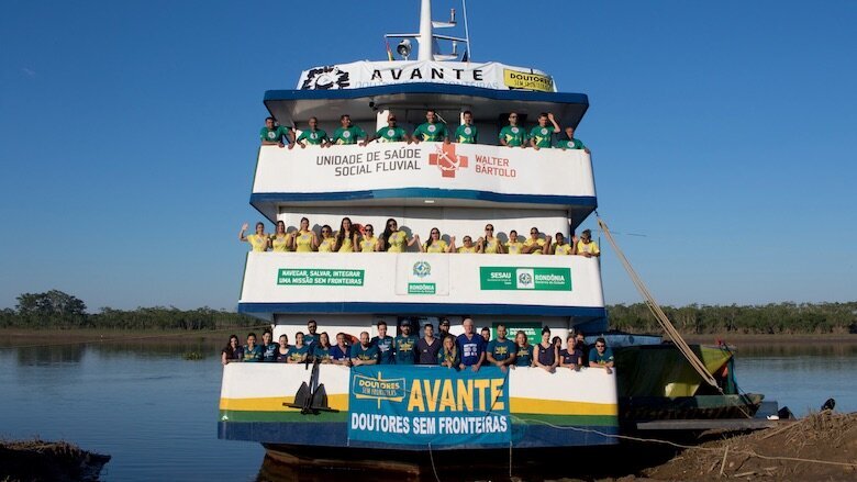 Figura 5. Cada día en un lugar diferente: durante dos semanas, el barco fue el segundo hogar y puesto de trabajo para los miembros de la primera etapa de la expedición DSF 2018.
