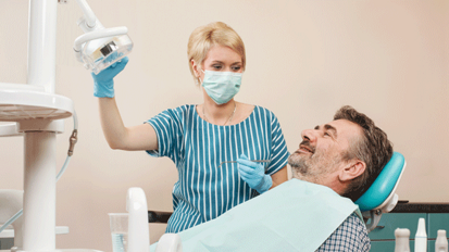 Dreist: ZFA gab sich als Zahnärztin aus