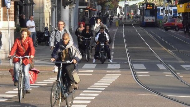 Fietsen in Amsterdam gevaarlijk voor gebit