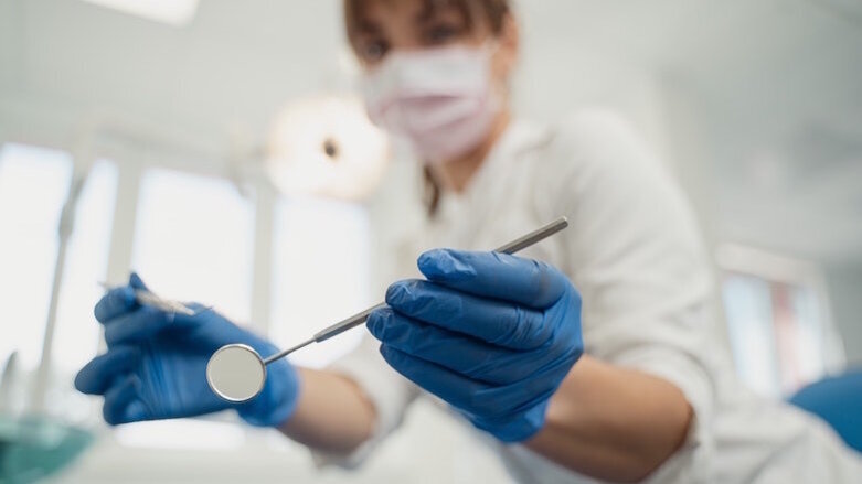 İngiltere’de Diş Tedavisi için 3 Yıl Sonraya Randevu