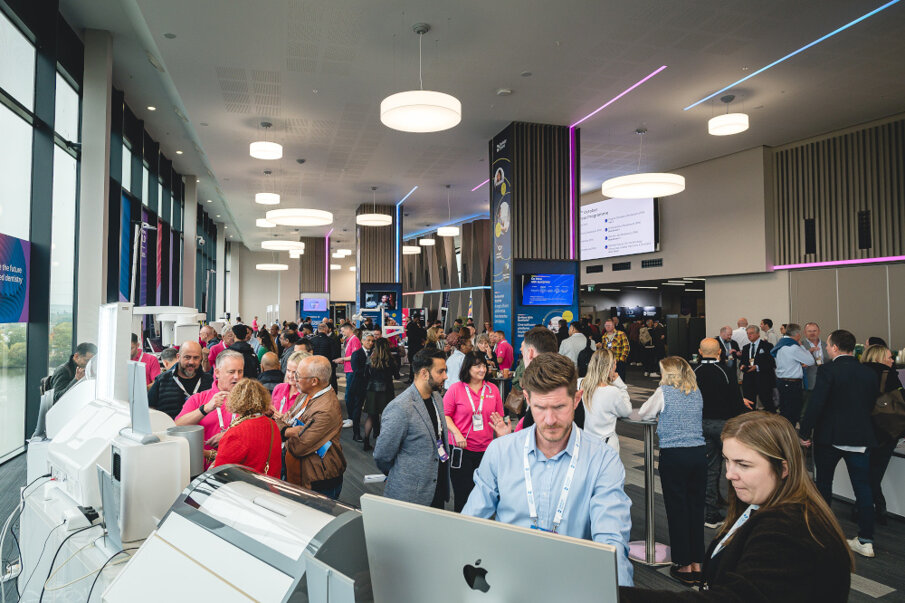 The event’s exhibition area provided additional input for attending dental professionals. 