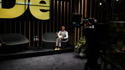 Lights, camera, action: Barrier-free dental care is a major topic for the initiative proDente. (Image: Dental Tribune International)