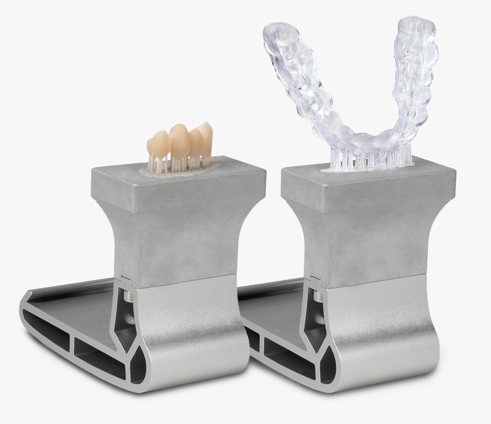 The Rapid Print Kit includes a compact build platform for producing restorations and splints, including up to four crowns or a four-unit bridge in just 8 minutes.
