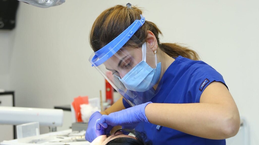 Diş Hekimliği Günü’nde Kamudaki Diş Hekimleri Geçim Derdinde