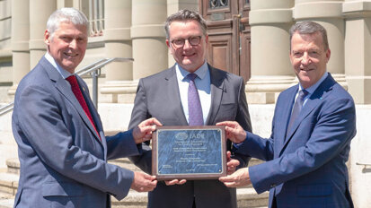 Prof. Martin Schimmel mit Distinguished Scientist Award ausgezeichnet Prof. Martin Schimmel mit Distinguished Scientist Award ausgezeichnet