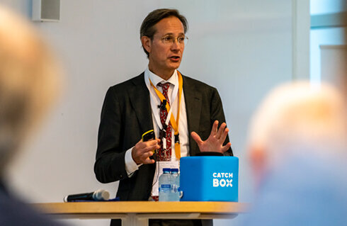 Prof. Dr. Bruno G. Loos, profesor Akademického centra pro stomatologii, Amsterdam