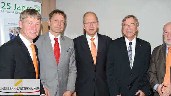 BZÄK-Präsident würdigt zahnärztliches Hilfswerk