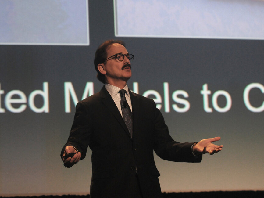 David Hochberg’s lectura at the meeting focused on ‘Treatment Planning of the Posterior Implant Bridge.’ (Photo: José Antonio Rosario for Dental Tribune)