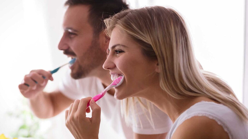 Fast ein Viertel der Deutschen putzt sich nicht zweimal die Zähne