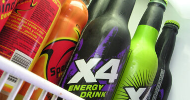 Energy e sport drink danneggiano lo smalto dei denti