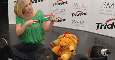 TV personality Jennie Garth teaches kids about oral health
