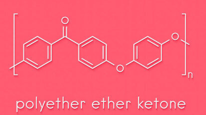 Formation du biofilm sur les surfaces en polyétheréthercétone (PEEK) et les surfaces en titane