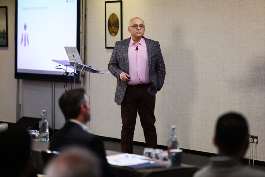 Dr Alex Yusupov traveled all the way from Australia to present on robotically bent wires—a winning formula for delivering excellent treatment outcomes.