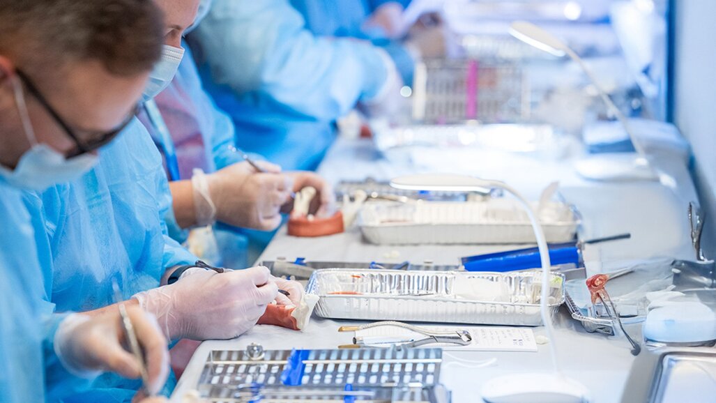 Il Summit Mondiale Implant Solutions 2026 di Dentsply Sirona svela il programma scientifico e le masterclass