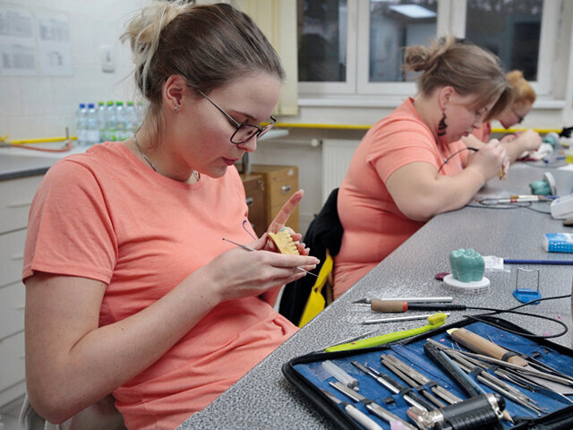 Úkol to byl nelehký, protože zuby nebyly v ideálním postavení.