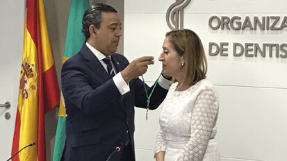 El Consejo General de Dentistas nombra Miembro de Honor de su Organización a la presidenta del Congreso de los Diputados