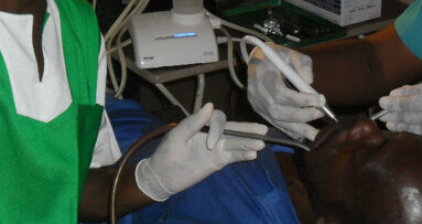 Dental-Aid International utilizza il Piezon miniMaster® di EMS per un progetto umanitario