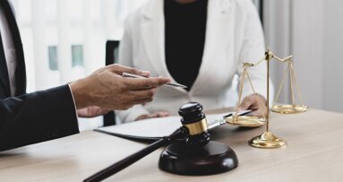 Streep door VGZ-beleid implantaten