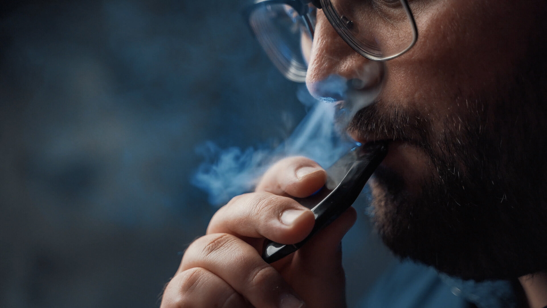 World No Tobacco Day: E‑cigarettes present growing challenges for dental care